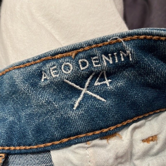 American Eagle Denim Shorts Size 4 (fits more like 00-0) - Picture 4 of 5